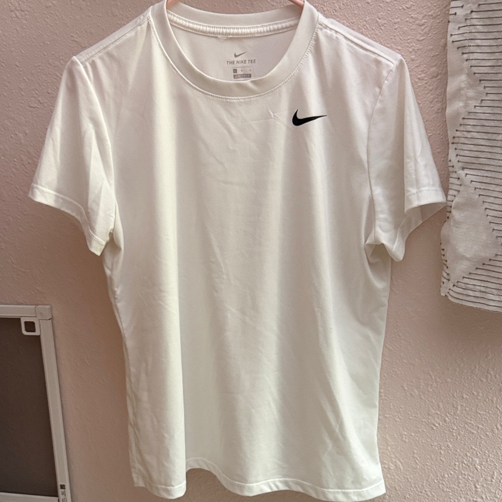 Basic Nike tee